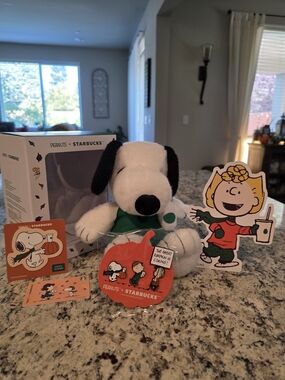 Starbucks x Peanuts Snoopy Plush & Pin Set